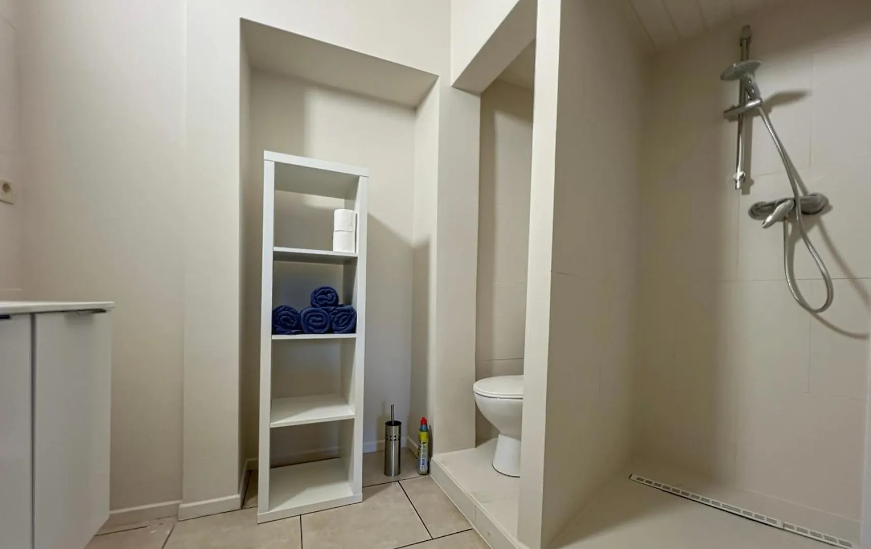 Station 173 A Bruxelles-Charleroi-Airport Apartment